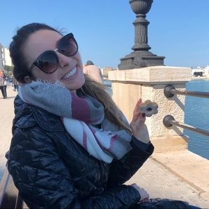 Meet your Posher, Alicia